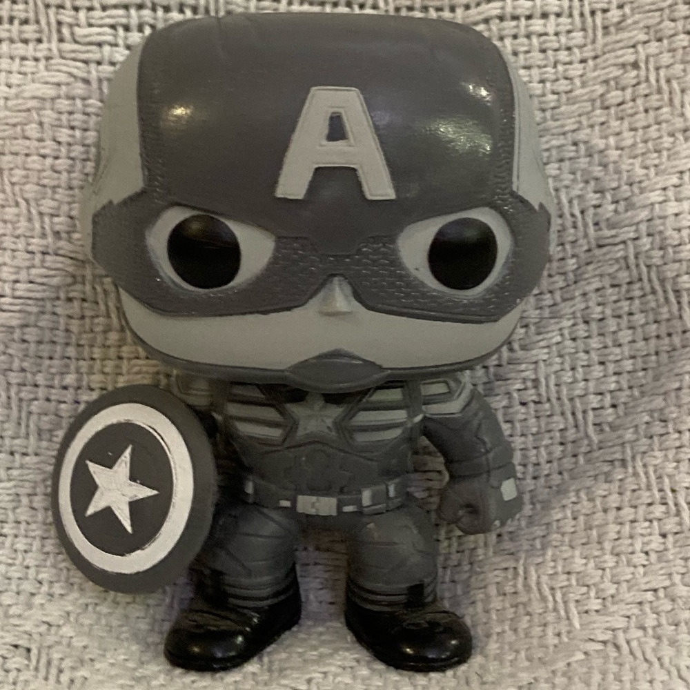 Funko pop Bobblehead Captain America in greyscale